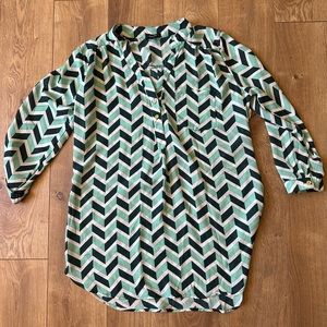 Rue21 lightweight shirt, size medium